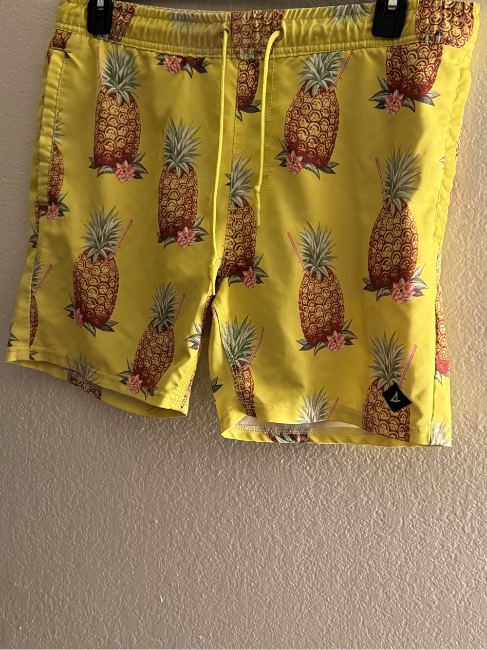Sperry Yellow Pineapple Print Men's Hybrid Shorts